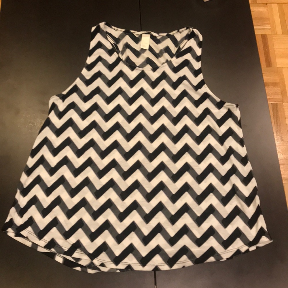 Black and White Chevron Pattern H&M Tank